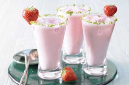 طرز-تهیه-اسموتی-توت-فرنگی