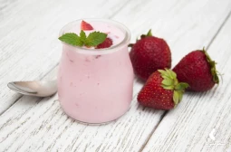 طرز-تهیه-دسر-توت-فرنگی-آسان