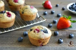 طرز-تهیه-مافین-با-تکه-های-توت