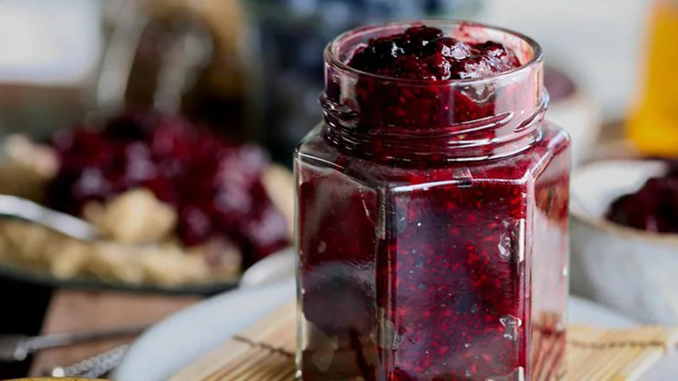 طرز تهیه مربای تمشک با دانه چیا